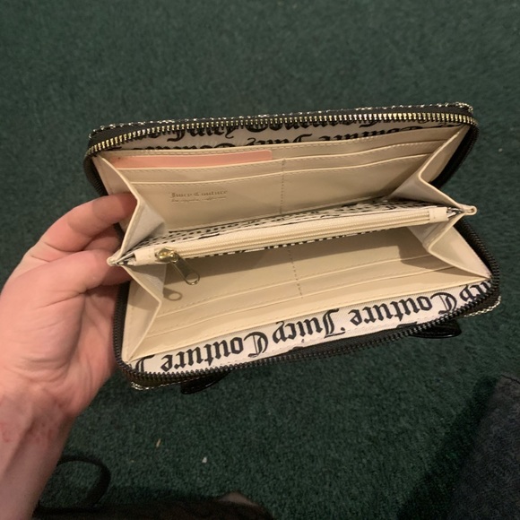 ⭐️NWT⭐️ JUICY COUTURE Gothic Status Peek A Bow Zip Around Wallet - Picture 2 of 4